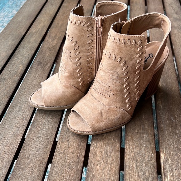 Qupid Huarache Open Toe Chunky Heel